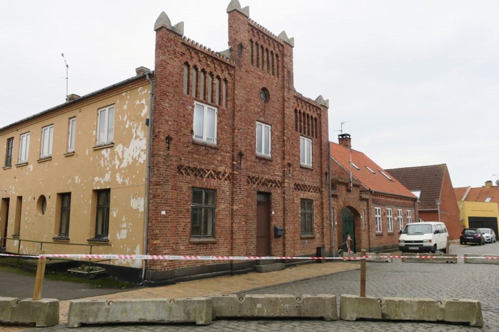 Stormskadet facade fortller et stykke erhvervshistorie