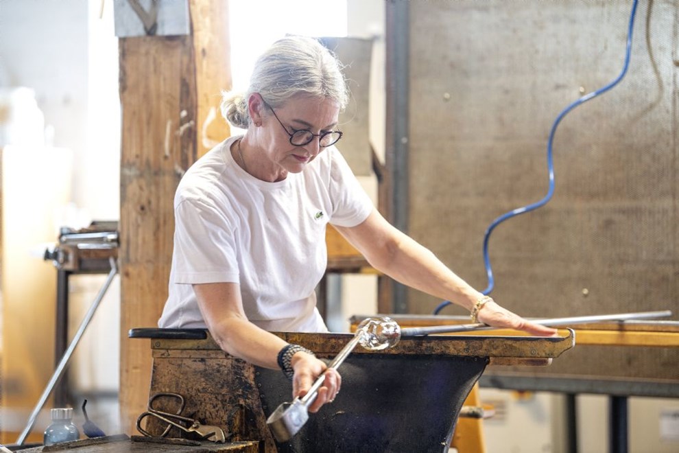 Lukker produktionen og sender medarbejdere hjem: Det er rettidig omhu