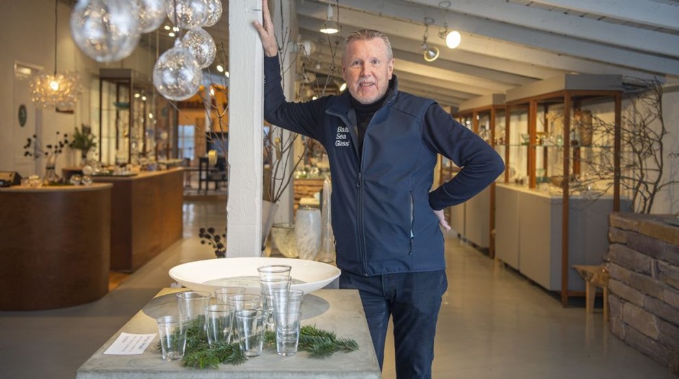 Glasproducent overhaler B�low indenom og lukker allerede i n�ste uge