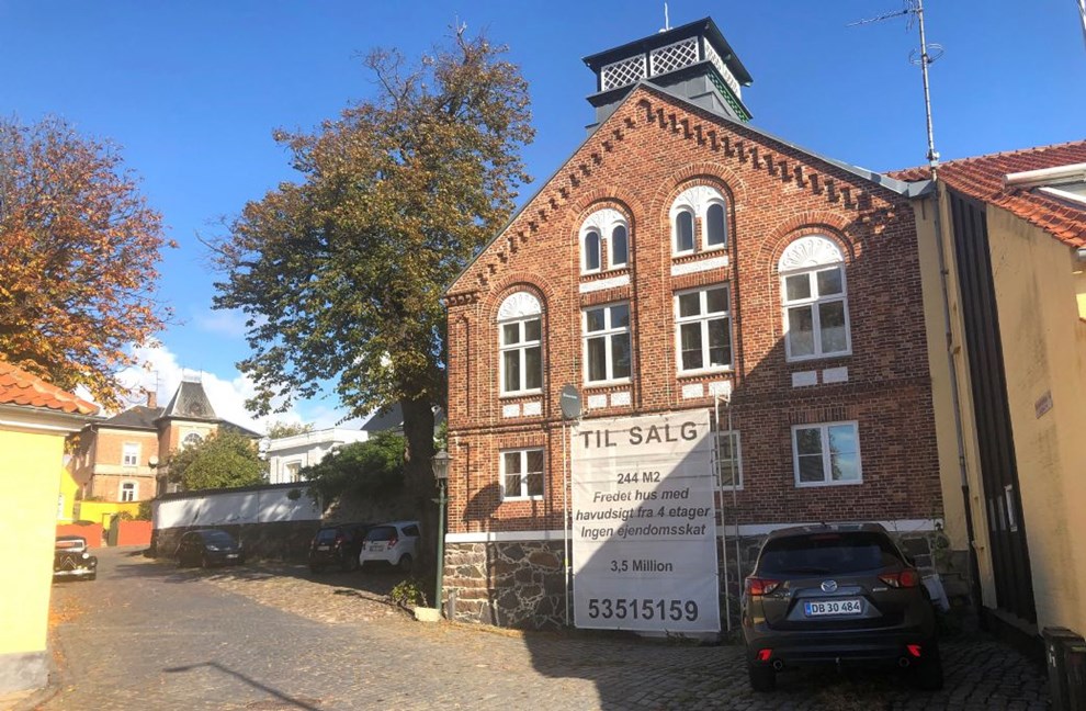 Efter årtiers restaurering er den forsømte Kikkenborg sat til salg Efter årtiers restaurering er den forsømte Kikkenborg sat til salg