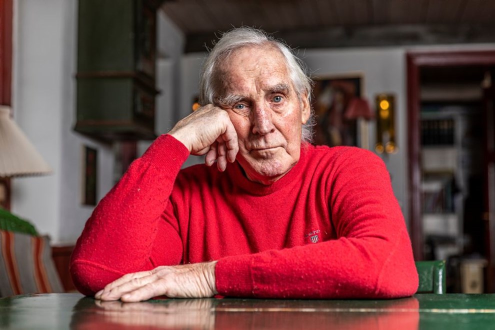 Her er den omsider: Henning udgiver den ultimative bog med bornholmske sange