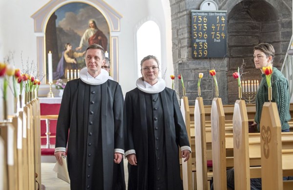 Ny pr�stevikar har respekt for 'sorte pr�ster'