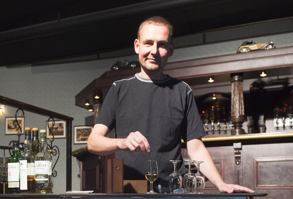 Henrik hentede Ren Dif til en p en onsdag og skabte et brag af en fest