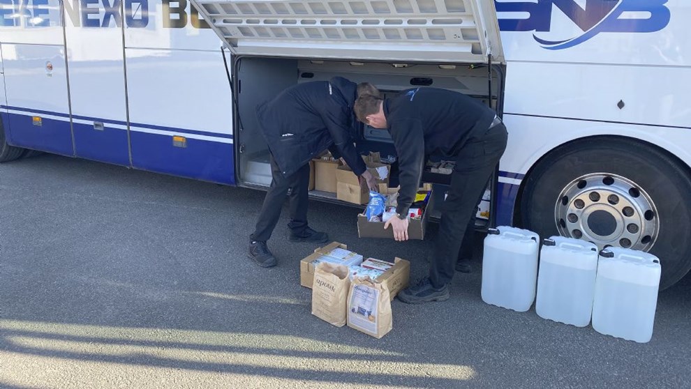 Bus p� vej til Ukraine for at hente flygtninge
