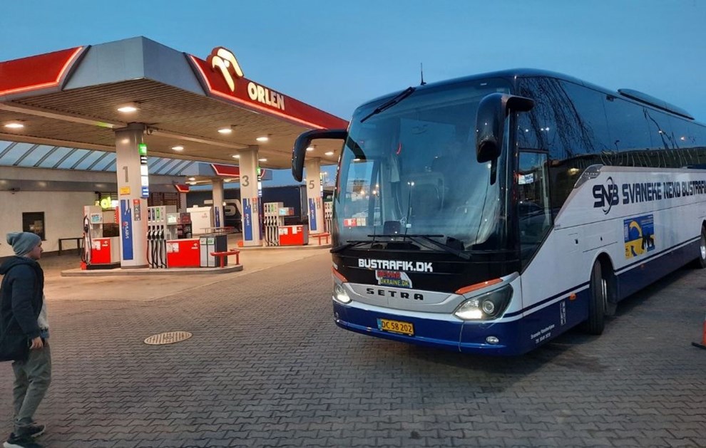 Bus med n�dhj�lp er kommet godt af sted