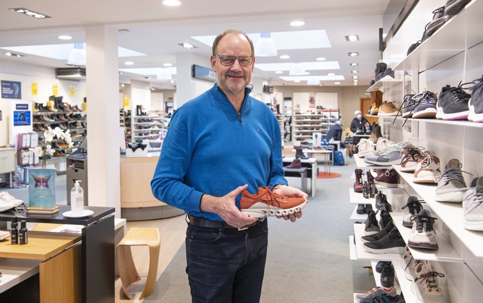 Nu har nye ejere to skobutikker: 'Vi kan lide branchen'