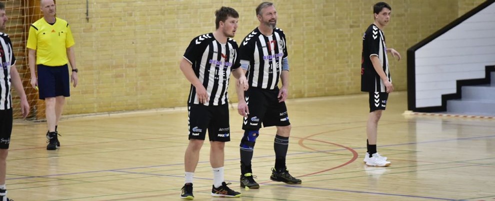 Ren� Thisen gjorde comeback efter 22 �r - lavede assist til s�nnike