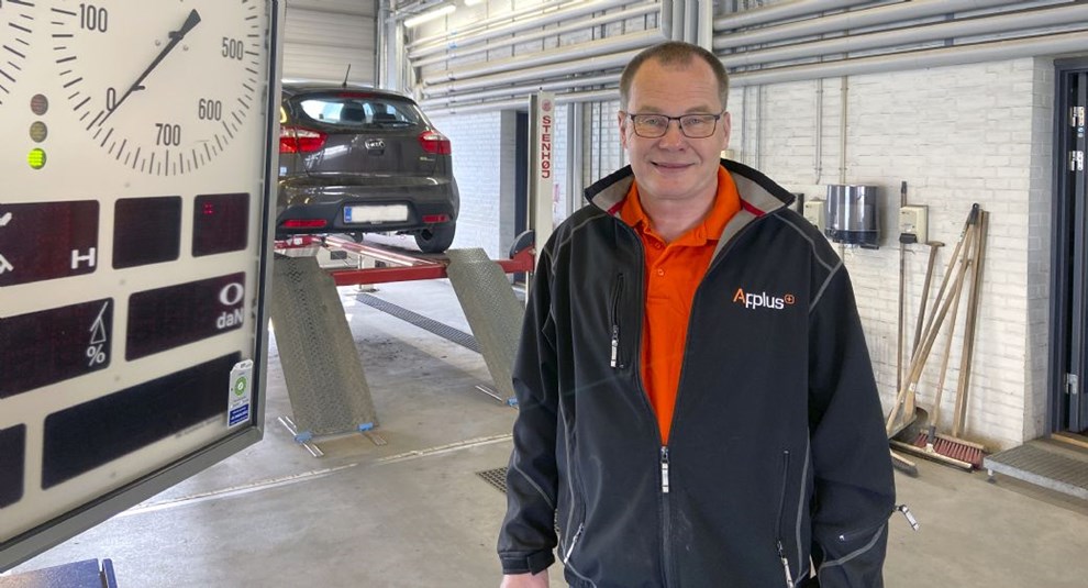 Jan har arbejdet otte r p en ubd  nu syner han gerne din gamle Opel