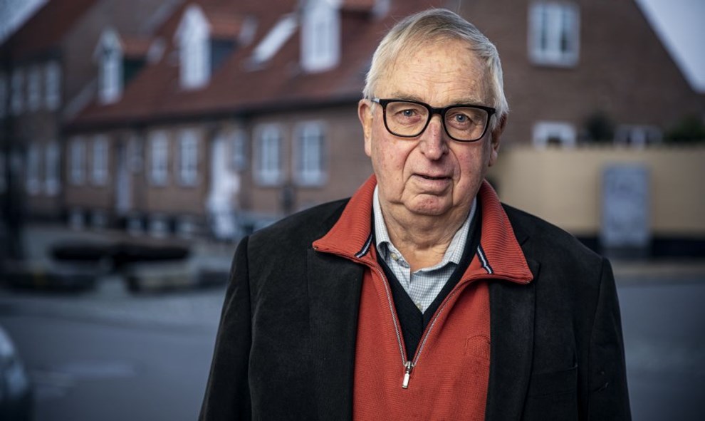 80 r: Henrik Vensild smeder knive