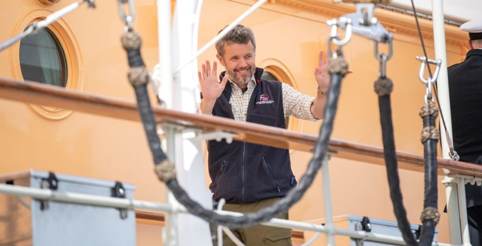 Se billederne: Kronprinsen ankommer til kongeskibet Se billederne: Kronprinsen ankommer til kongeskibet