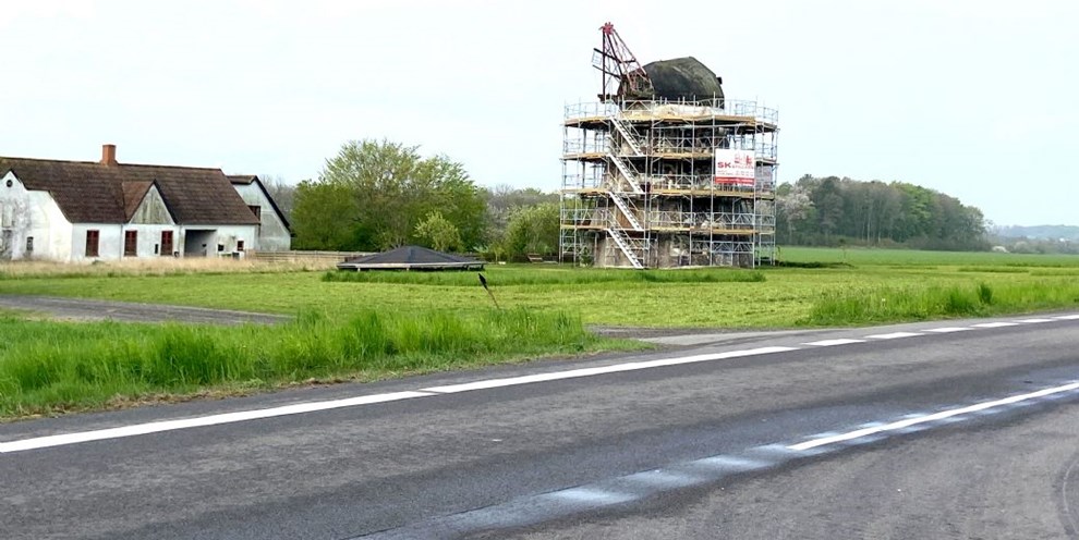 Hvad g�r man, hvis man ser en megagrim m�lle? K�ber den og restaurerer den