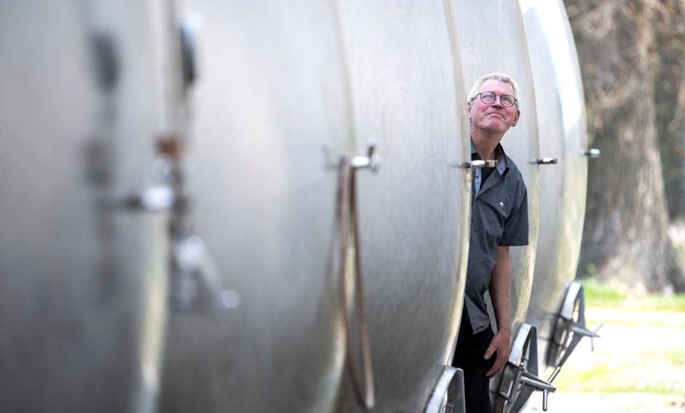 Vinbonden laver 30.000 flasker vin om ret  nu vil han lre at dyrke venskaber