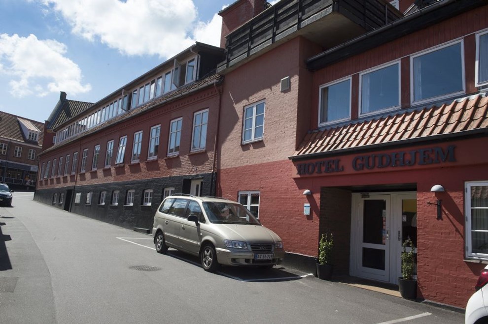 �stbornholms st�rste hotel er sat til salg