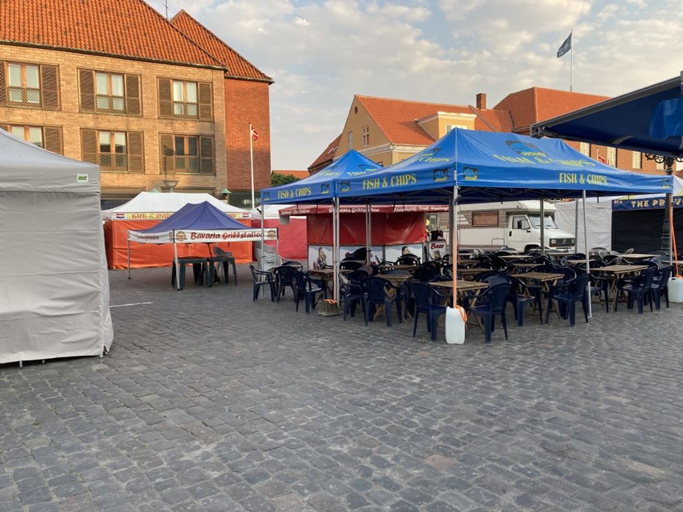 Markedstelte erstatter biler på torvet Markedstelte erstatter biler på torvet