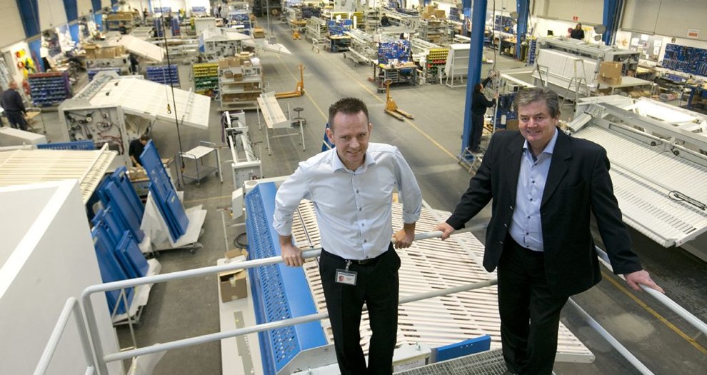 En direktr af den gamle skole fylder rundt