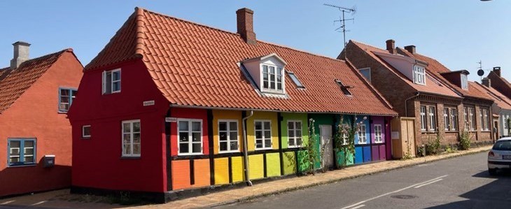 Regnbuehusets ejer: 'Fantastisk at bo et sted, hvor man kan g�re s�dan noget'