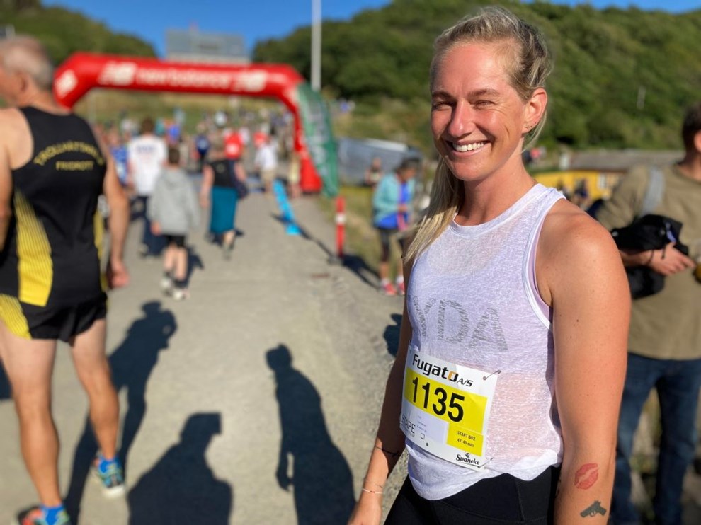 Selv en fitnesscoach kan l�gge for h�rdt ud: Line l�b med sidestik i 5 km