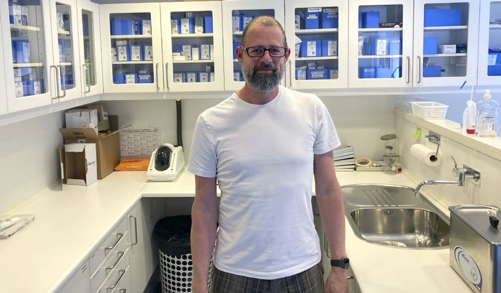 Hverdagen for ejer af tandlgeklinik: Arbejder 50 timer om ugen