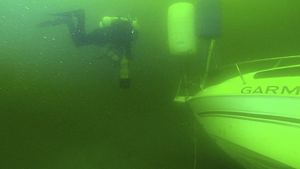 Derfor besluttede to venner at hve trollingbd fra 72 meters vand