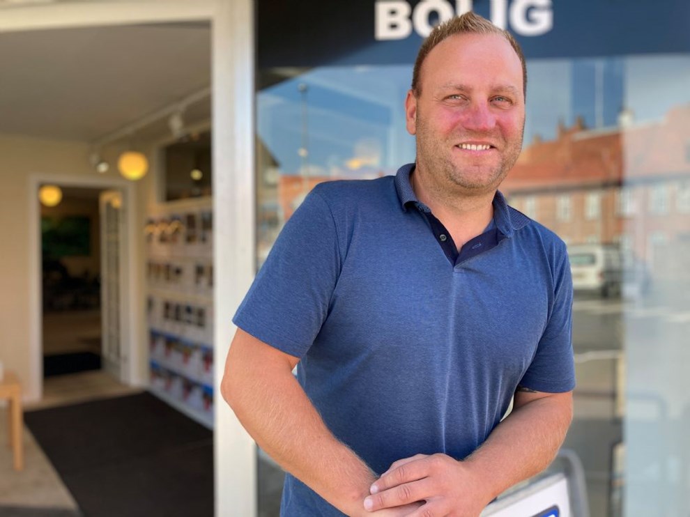 Morten lgger hammeren: Nu skal han slge huse