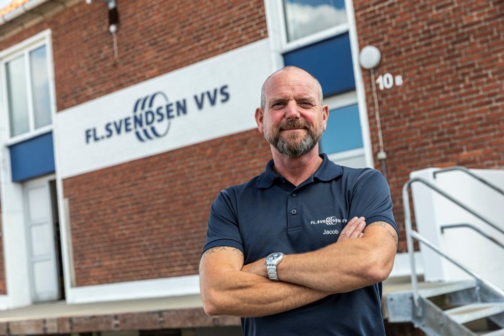 Man tr�ffer ikke direkt�ren f�r klokken 8