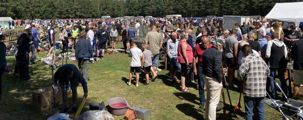H�j sol og masser af mennesker til loppemarked i Aarsballe