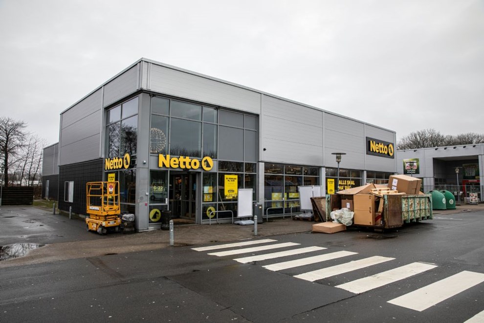 Mens du handler: Nu kan du lade din bil hos Netto