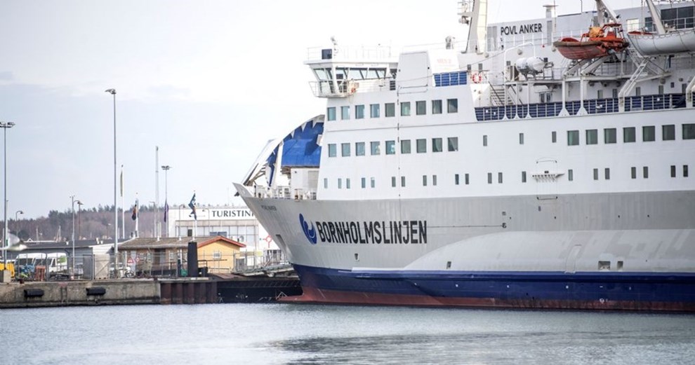 Voldsomt vejr aflyser færgeafgange og holder Povl Anker i havn