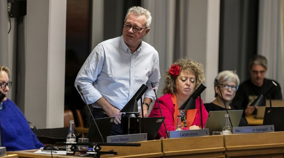 S frer hemmelige samtaler for at beholde vigtige poster