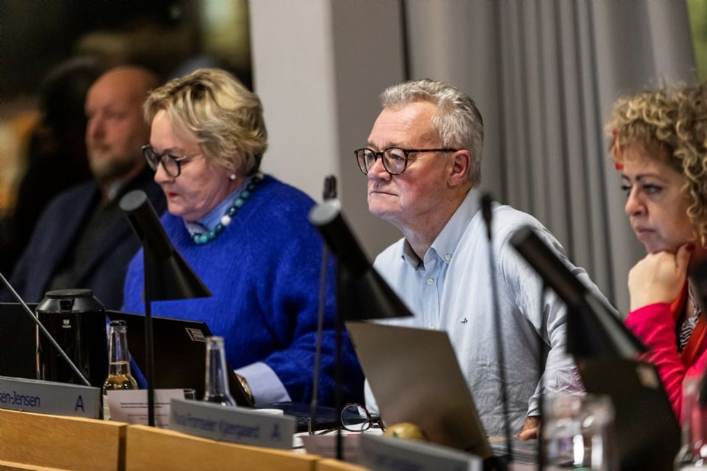 S afviser at tale med andre om centrale poster  men har selv fortalt om samtaler