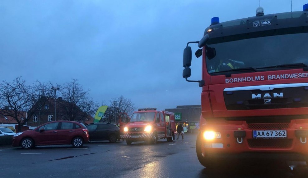 Oliespild på parkeringsplads Oliespild på parkeringsplads