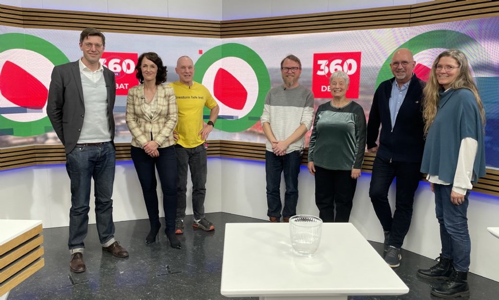 Symbol skal knytte os sammen: 'Krver mere end et klistermrke'