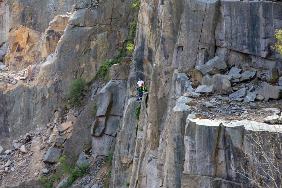 30-�rig spansk turist faldt otte-ti meter ned i Mosel�kken granitbrud