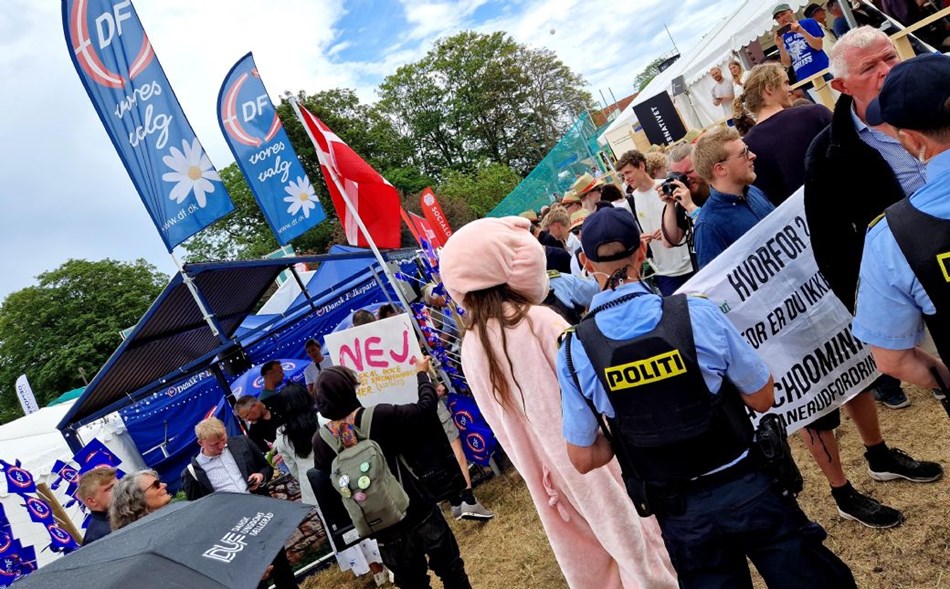 Politiet fjernede veganere fra DF�s grillk�kken