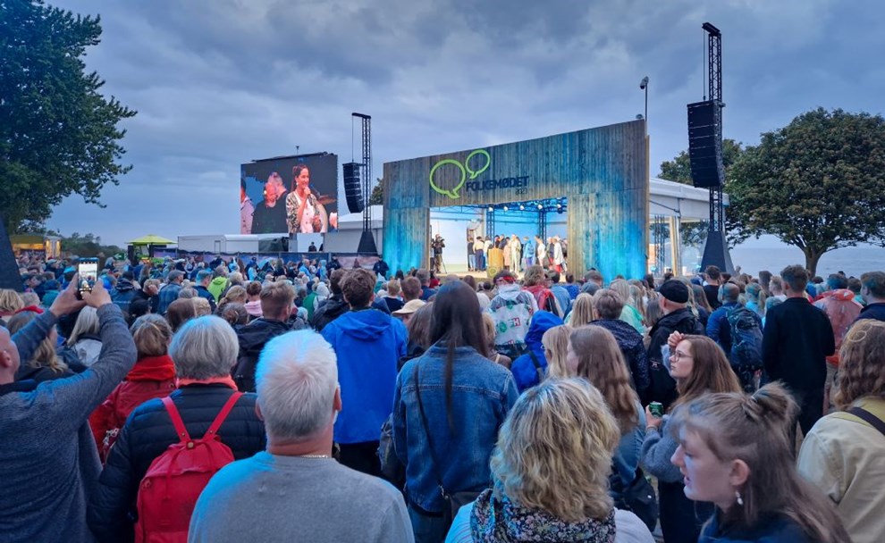 Folkem�det s�tter lige akkurat ny deltagerrekord