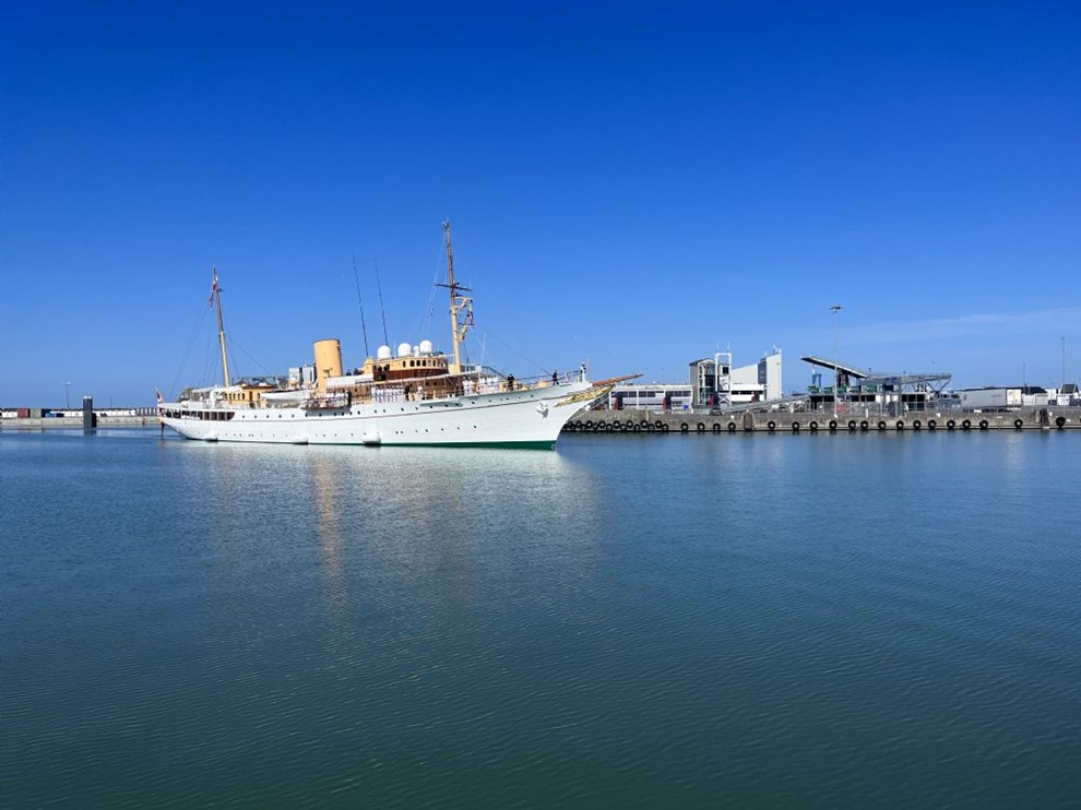 Dronningen ankommer: Se billederne