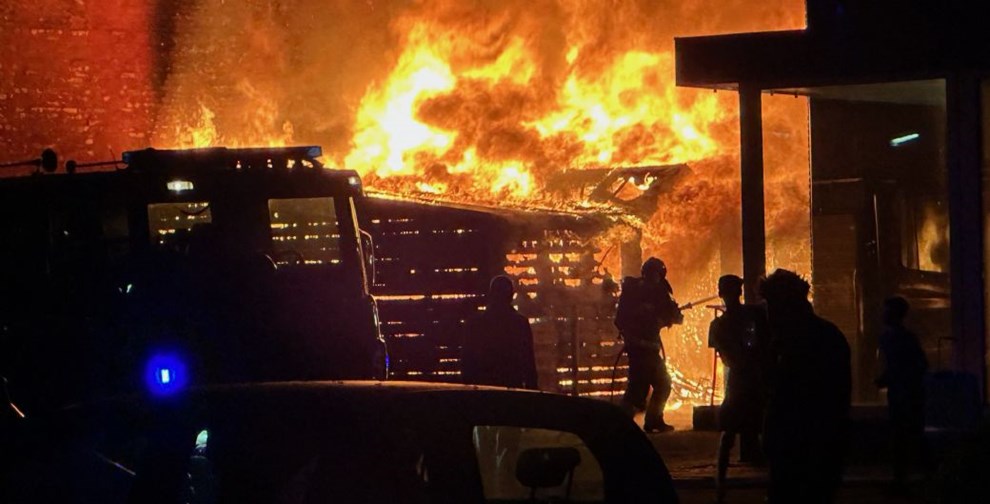 Flere evakueret under brand i nat