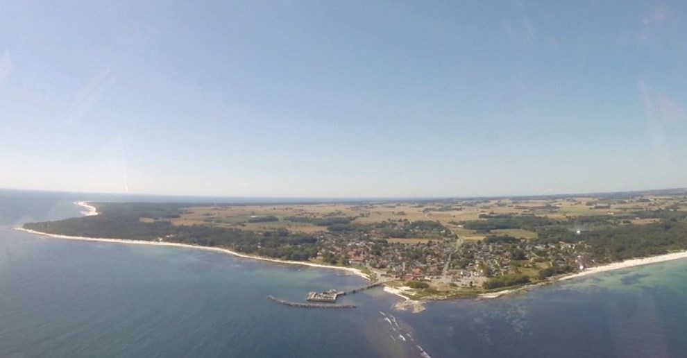 Se videoen: Her flyver F-16-fly Bornholm rundt p otte minutter