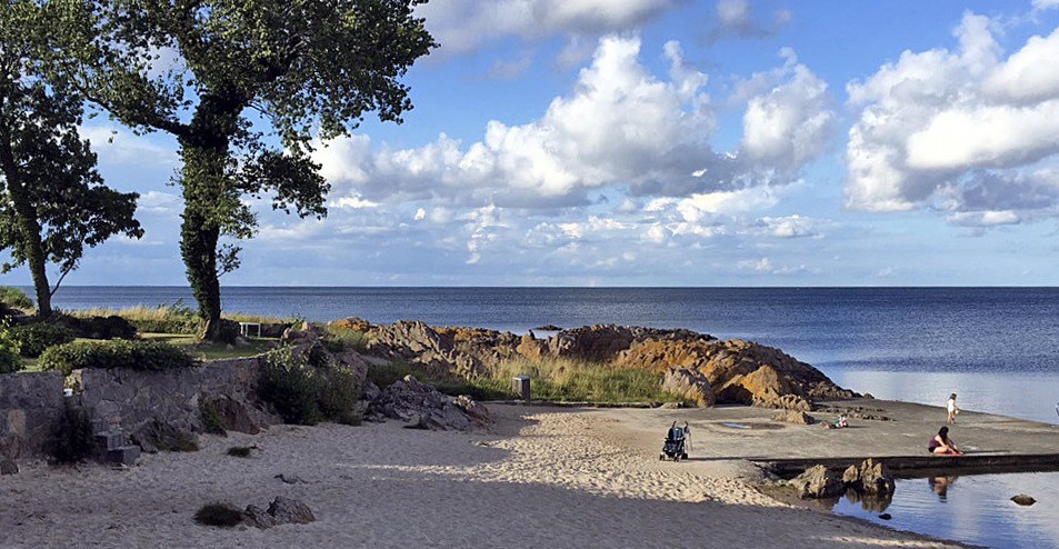 Kommunen frar�der badning ved N�s Strand