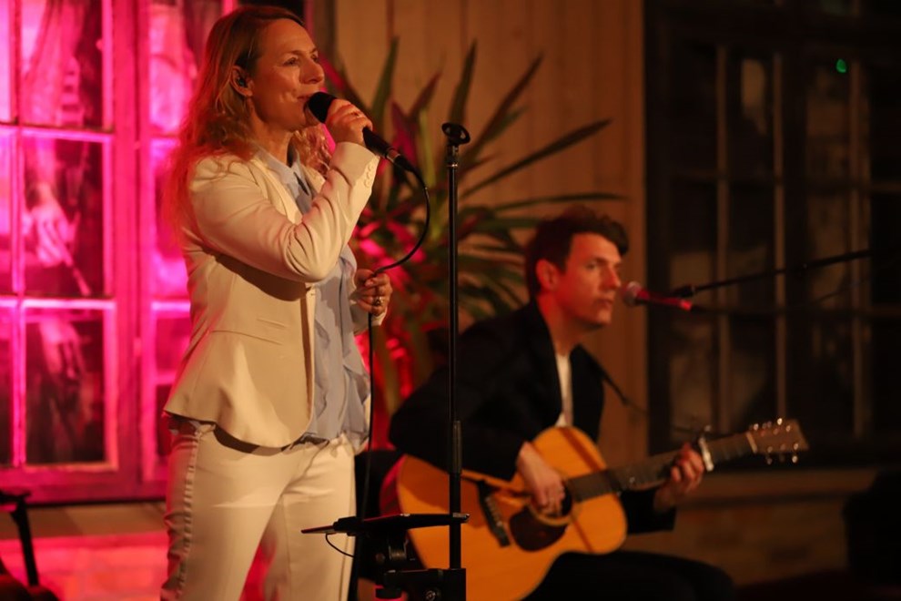 Koncerter i Nex� fik god start med Alberte Winding Duo