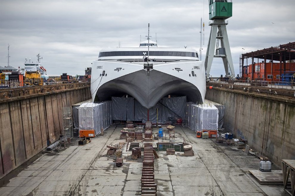 Express 1 stter kursen mod Bornholm fr tid