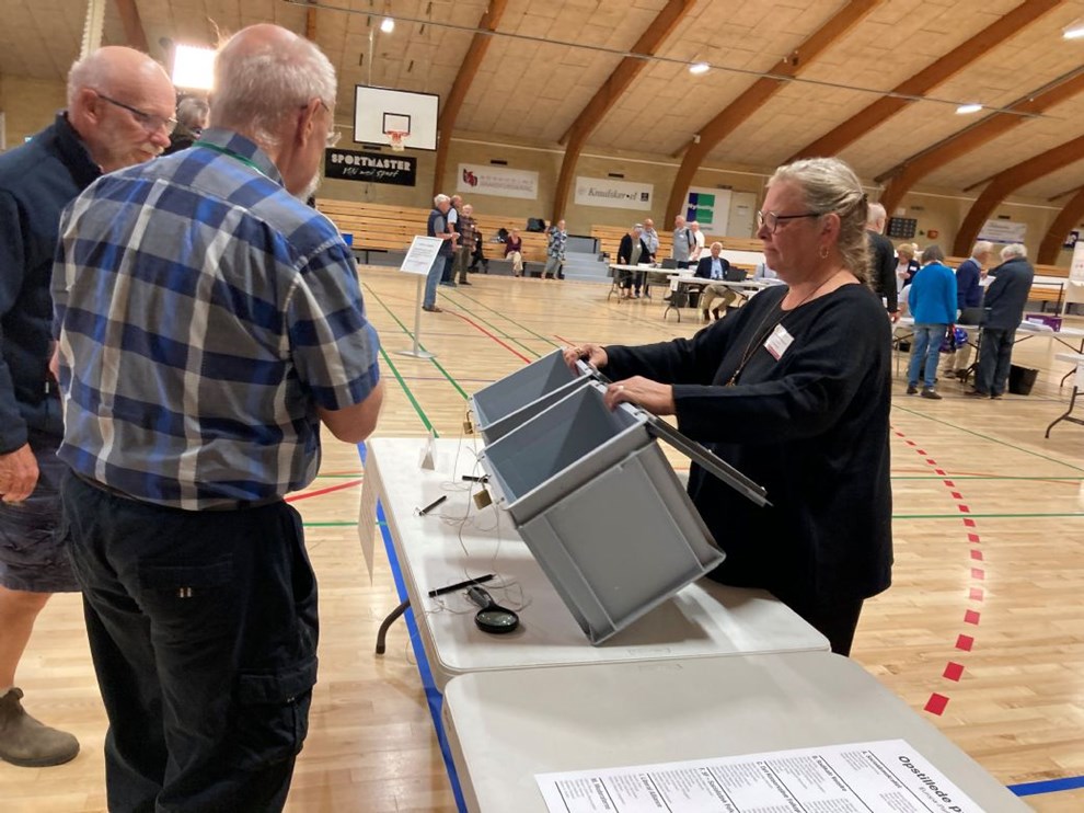 Lokal kandidat niver sig i armen