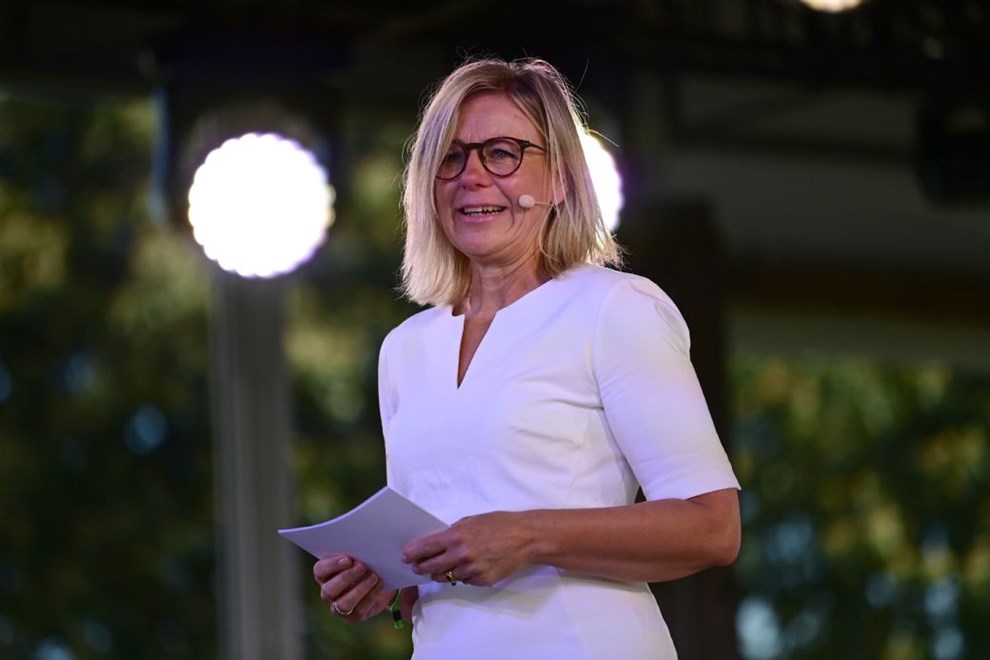 Folkemdets formand: Engelbrecht skal blande sig udenom