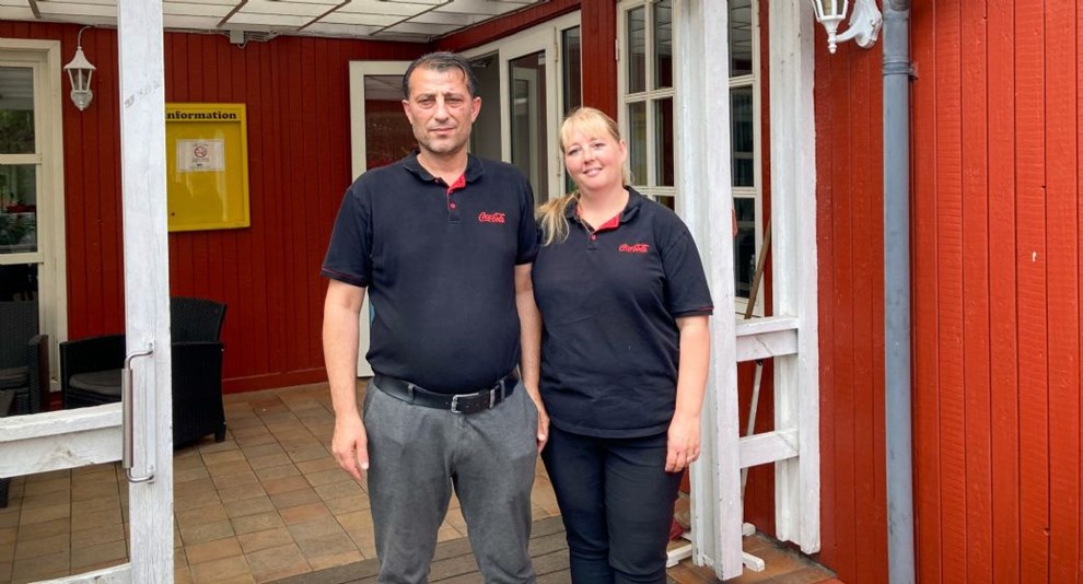 Skolel�rer og pizzamand k�ber og renoverer vandrerhjem for millioner