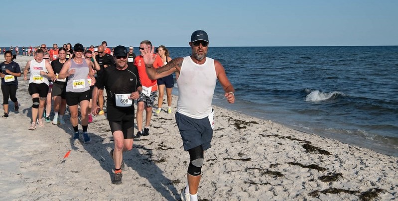 Konen er blevet hjemme: David lber etapen alene