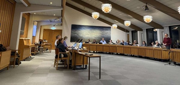 Suk og stikpiller fra politikernes sidste dans i salen