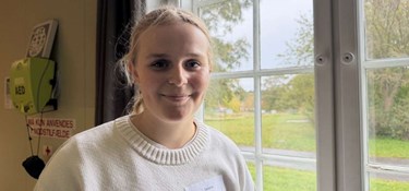 De unge mænd var tvunget - Laura kom frivilligt