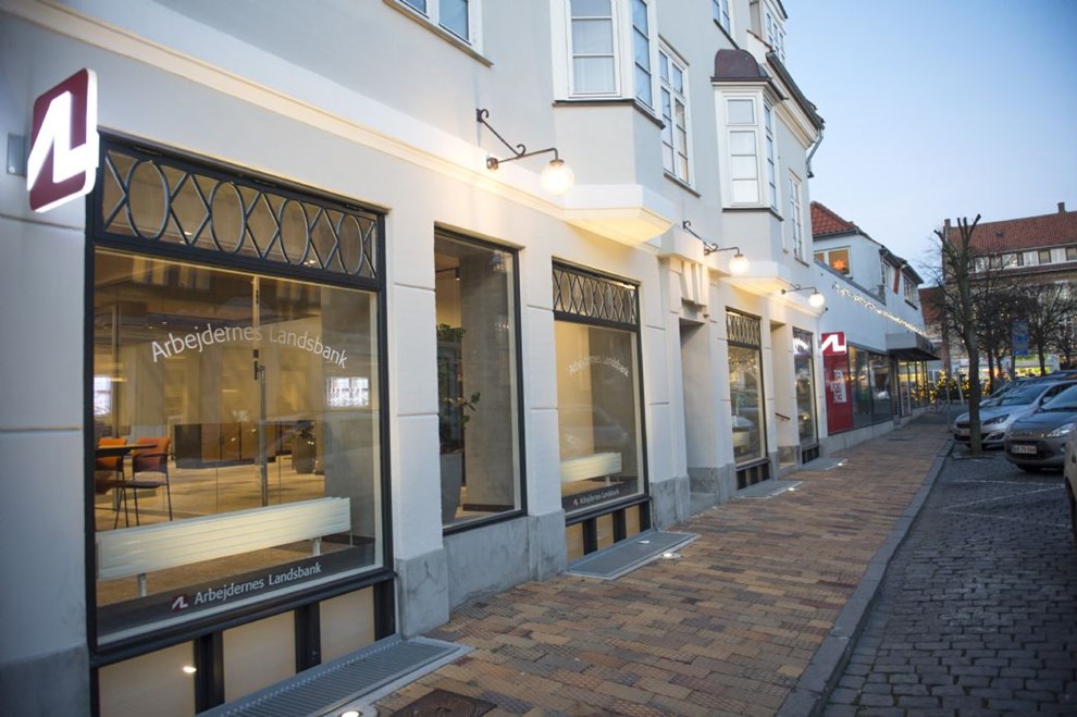 Banker indgr aftale om at fusionere