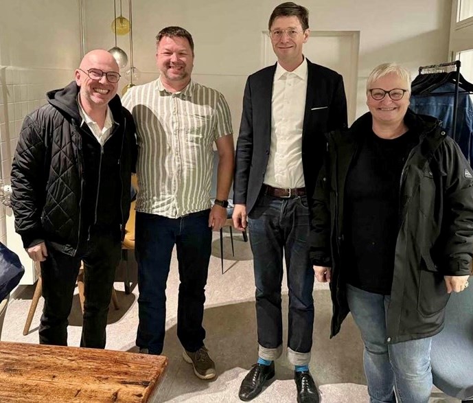 Jubler over tidlig julegave Jubler over tidlig julegave