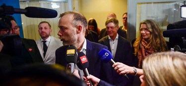 Drama bag lukkede døre